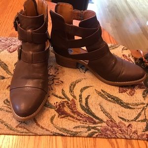 Women’s Nine West booties